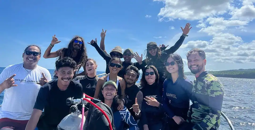 Group of divers enjoying Bali diving experience in Nusa Penida.